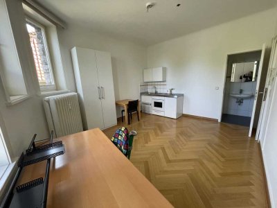 Ostviertel, An der Schillerwiese, Helles 1-Zimmer-Appartement, Teilmöbliert, 485€ warm, H52 E3
