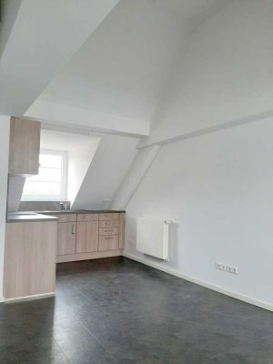 Pfiffiges Dachgeschossapartment mit besonderem Flair - EBK ablösefrei - sofort verfügbar