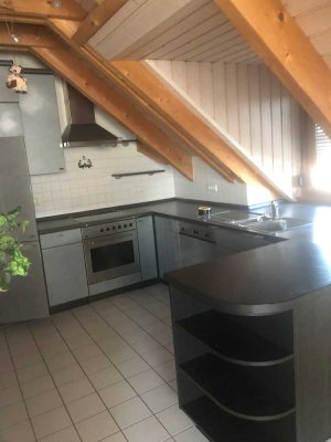helle 3,5-Zimmer Dachgeschosswohnung in Kist mit Balkon