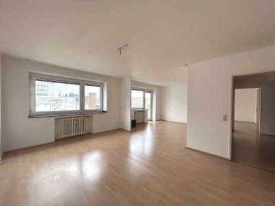 Großzügige, teilsanierte 2-Zimmer-Wohnung mit Balkon im Aachener Zentrum!