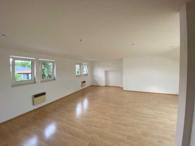 Ansprechende, helle 2-Zimmer-DG-Wohnung mit EBK in Mörlenbach