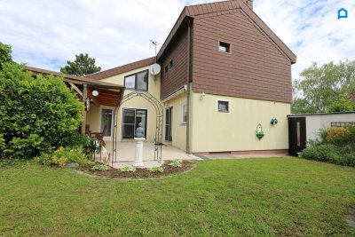 Sehr gepflegtes großzügiges Eckreihenhaus , Garten, Pergola, Terrasse, 4,5 Zimmer, plus Kellerräume, Garage