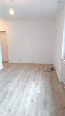 Mitten in der City von Essen - Kleines Single-Appartment neu zu vermieten!