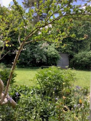 Einmalige Gelegenheit in Gräfelfing: 70er Jahre Bungalow mit uneinsehbarem Garten in ruhiger Lage