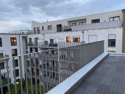 Stilvolle 3-Zimmer-Penthouse-Wohnung mit luxuriöser Innenausstattung mit 24qm Balkon und EBK