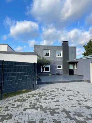 Erstbezug nach Sanierung mit EBK: freundliches Einfamilienhaus in Rodenkirchen, Köln