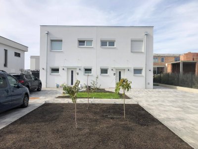 Provisionsfrei - Wohnen am See – klimatisierte &amp; hochwertig ausgestattete Doppelhaushälfte in Parndorf - inkl. PV Anlage