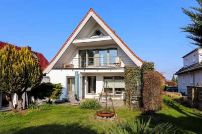 Familienparadies! - Hochwertig saniertes Einfamilienhaus mit Pool und Kamin in ruhiger Siedlungslage