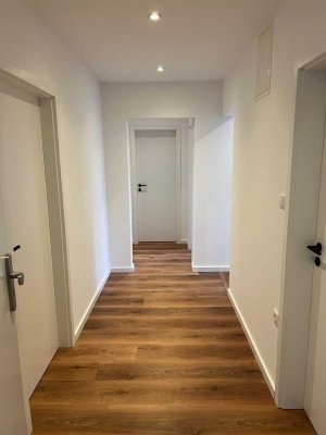 Kiel-Wik: Top renovierte 3-Zi.-ETW mit Balkon & EBK im 1.OG