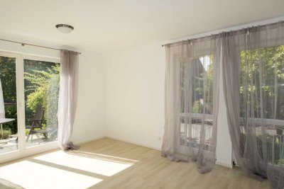 Helle Einliegerwohnung mit eigenem Eingang, Stellplatz und Terrasse mit Garten