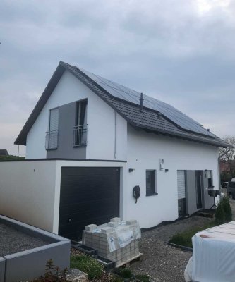 Luxuriöses Einfamilienhaus – Neubau aus 2024 mit großem Garten und Garage