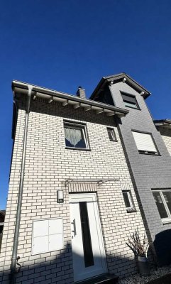 Gehobene 3-Zimmer-Dachgeschosswohnung mit großem Balkon – lichtdurchflutet & modern