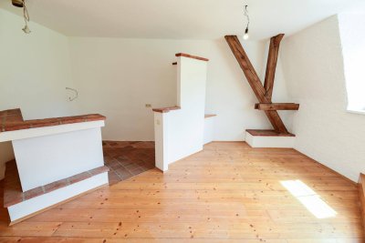 2-Zimmer-Dachgeschoßwohnung im Altbau mit Charme