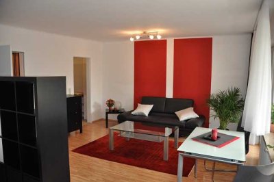 Geschmackvolle, modernisierte 1-Zimmer-Hochparterre-Wohnung mit Einbauküche in Bonn