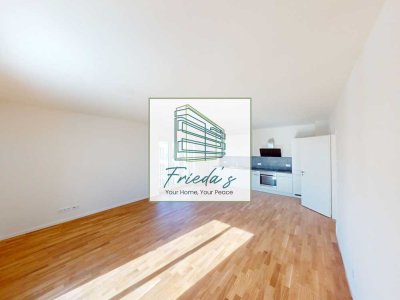Luxurious penthouse: exclusive 4-room flat with roof terrace and fitted kitchen