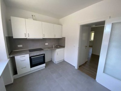 frisch renovierte vier Zimmerwohnung im 1. Obergeschoss