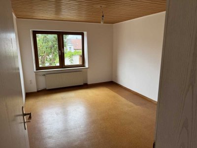 Schöne und modernisierte 3-Zimmer-Erdgeschosswohnung in Schwandorf
