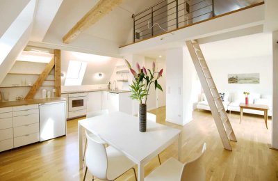 Top-saniert: Schickes Loft in Perlach - Stilvolle  DG-Wohnung mit Südbalkon