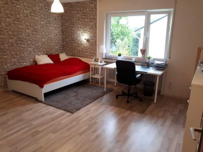 Zimmer in 3er Frauen-WG (anteilig 43 qm) in großzügiger Wohnung