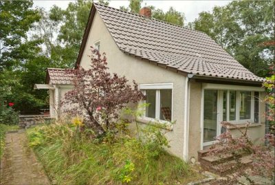 Saniertes Einfamilienhaus mit großem Grundstück