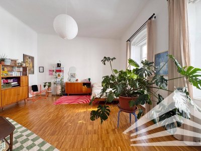 Großzügige 1,5 Zimmer-Altbau-Wohnung mit Küche direkt an der Promenade!