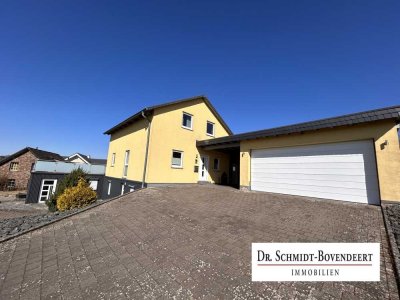 Neuwertiges und energetisch zeitgemäßes LUX-Fertighaus in sonniger Ortsrandlage von Willingen.