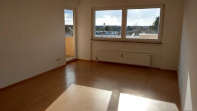 Helle ruhige 3Z-Wohnung, 5 min zur S-Bahn, Panoramablick, ab 01.08. zu vermieten