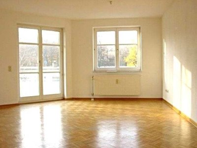 Helle attraktive 2-Zimmer-Wohnung mit Balkon + TG-Platz!
