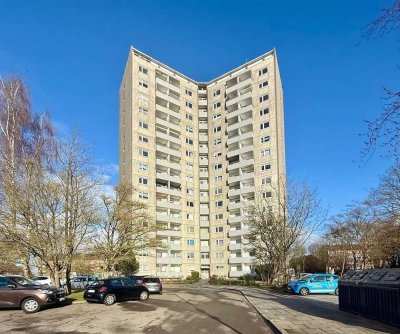 Vermietete 2-Zimmer-Wohnung mit EBK, Balkon, Aufzug und Bodenkammer // Kiel-Dietrichsdorf