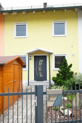 Jetzt Förderung sichern! Geräumiges und ruhiges Reihenmittelhaus in Straßkirchen