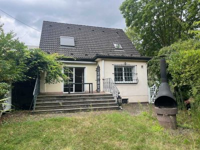 Preiswertes 2,5-Zimmer-Einfamilienhaus in Köln Lövenich