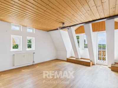 EINE RARITÄT - PROVISIONSFREI
Schnuckelige 2-Zimmer-DG-Wohnung mit sonnigem Balkon in Stuttgart-Hof