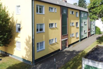Kapitalanlage: Vollvermietetes stetig saniertes MFH mit 12 Einheiten und 19 Garagen
