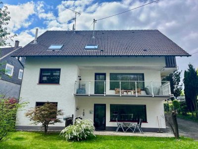 Großzügiges, modernisiertes Zweifamilienhaus in Gummersbach-Strombach