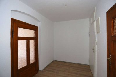 Gut geschnittene 3 Raumwohnung - mit stylischer Eckbadewanne! Zuschlagen!