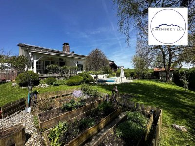 Luxuriöse Landhausvilla umgeben von Natur für entspannte Ruhe und Erholung