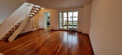 Maisonette-Wohnung mit Dachterrasse und EBK in Augsburg