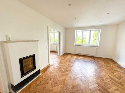 ***Charmante Altbauwohnung in Bestlage mit Kamin & Balkon ins Grüne***