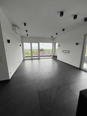 Stilvolle, exklusive Neubau 4-Zimmer-Penthouse-Wohnung mit Garten und EBK in bester Lage von Hennef