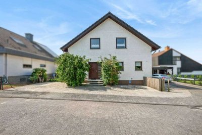 Langenselbold: Modernisiertes, großes Einfamilienhaus mit Garten & Stellplätzen in Top-Wohnlage