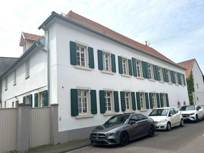 Altbauwohnung mit Charme - umfangreich saniert - sofort frei