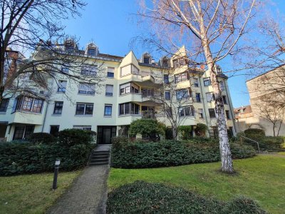 Zentrale, moderne City-Oase! 3 Zimmer-Whg mit Einbauküche & Balkon, optional Parkplatz