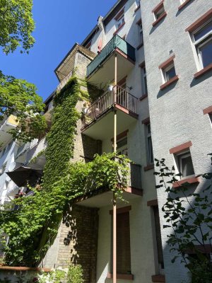 1,5-Zimmer Altbau-Wohnung mit Balkon in Offenbach Ost