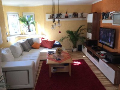 GEPFLEGTE UND HELLE 3-ZIMMER-DACHGESCHOSSWOHNUNG IN HISTORISCHEM 8-PARTEIEN-HAUS