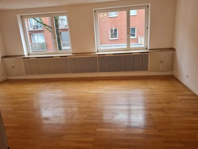Renovierte 3-Zimmer-Wohnung mit Dachterrasse in Aachen