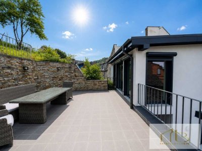 Traumhaftes Zweifamilienhaus inkl. Maisonette & Gartenhaus in WI-Sonnenberg!