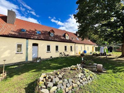 Frisch Sanierte Wohnungen mit großem Garten