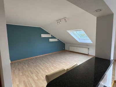 Charmante 2-Zimmer Dachgeschosswohnung in Bonn-Lannesdorf