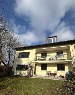 Großzügiges Dreifamilienhaus mit sonnigem Garten und Doppelgarage in begehrter Nachbarschaft