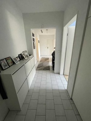 Attraktive 3-Zimmer Wohnung, frisch modernisiert, in Neu-Isenburg